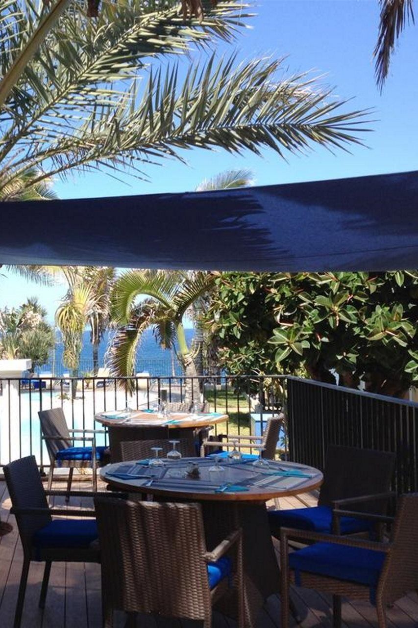 Hotel Le Victoria Saint Pierre Bagian luar foto