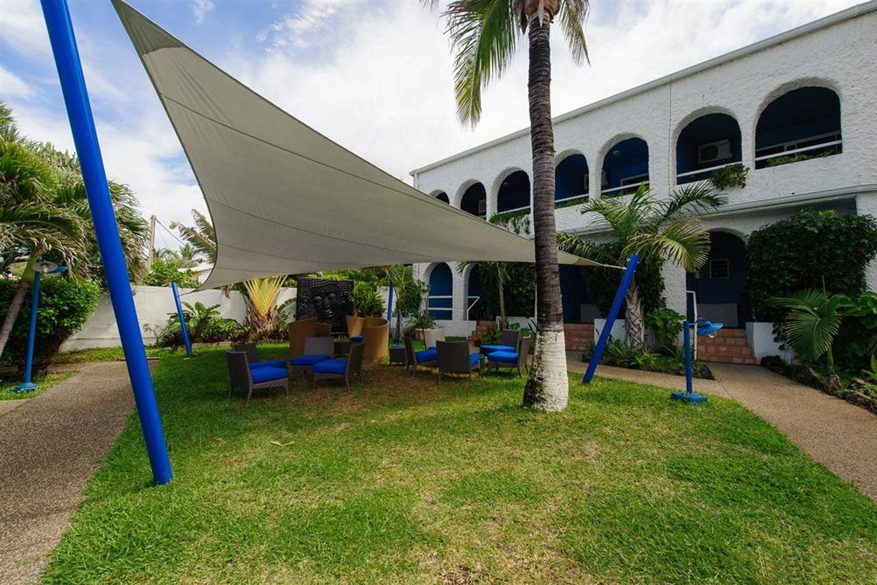 Hotel Le Victoria Saint Pierre Bagian luar foto